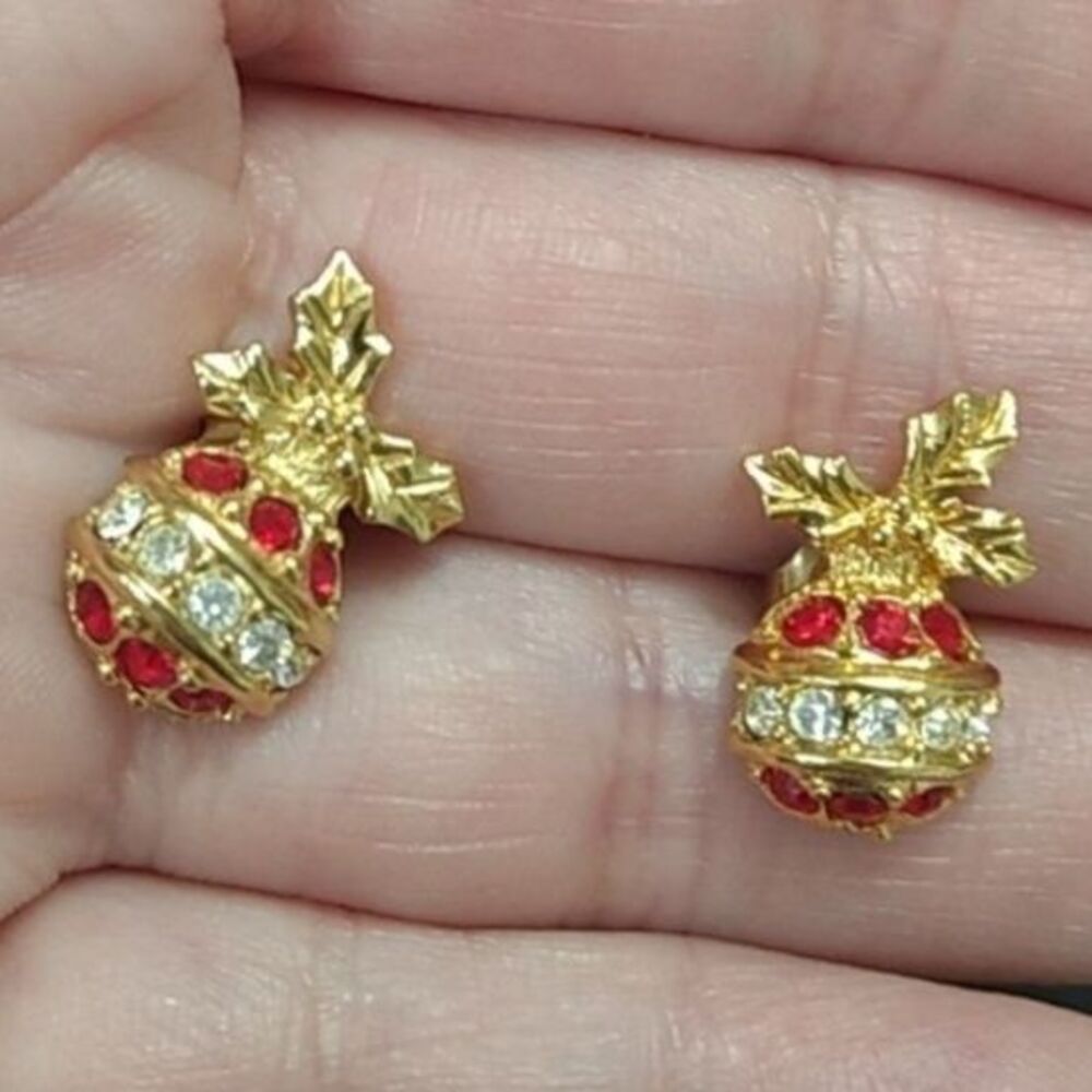 Avon gold tone holiday ornament earrings red rhinestone